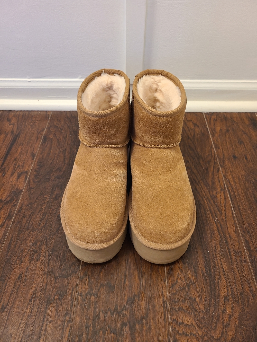 UGG Classic Mini Platform - Picture 5 of 9